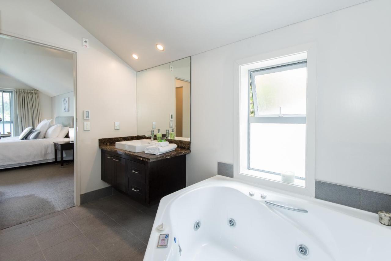 Lakeside Luxury With Spa Queenstown Exterior foto